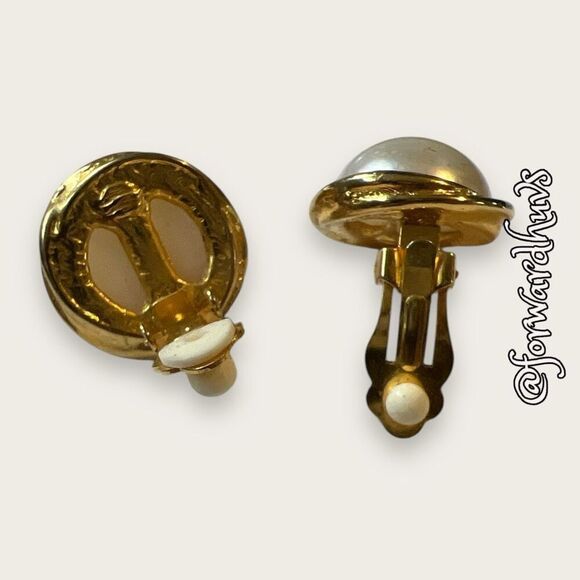 Vintage Faux Pearl Gold Tone Non-Pierced Clip-On Earrings - Picture 6 of 8